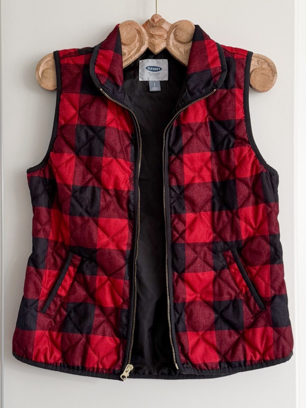 Old Navy Red Buffalo Plaid Quilted Vest NWOT Size Small